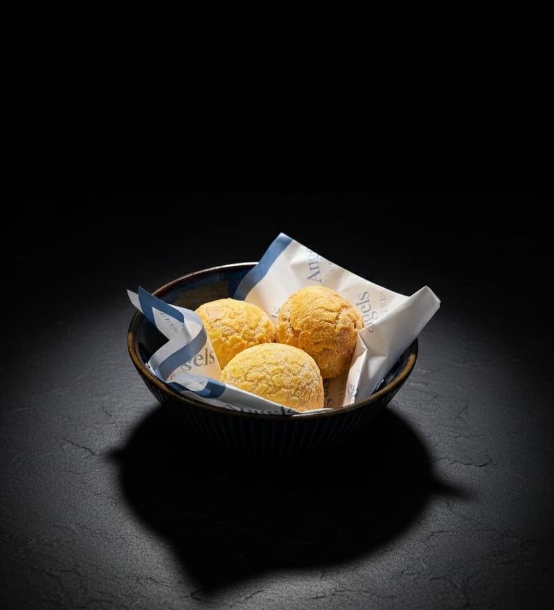 Pão de queijo quentinho para acompanhar o café em Uruaçu